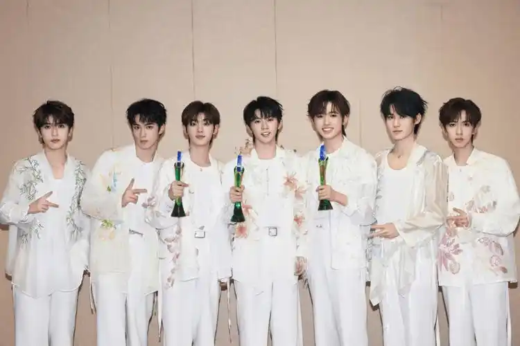 虽然tfboys,时代少年团常常被定义为"偶像团体",但是也不要忘记,他们