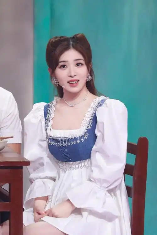 张含韵同款黑色露背连衣裙(张含韵太适合甜美风)(4)