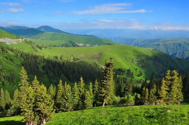新疆天山风景如画