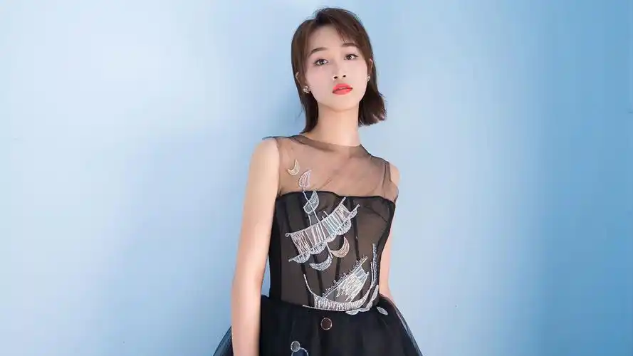 蓝盈莹透视黑纱长裙性感写真高清壁纸