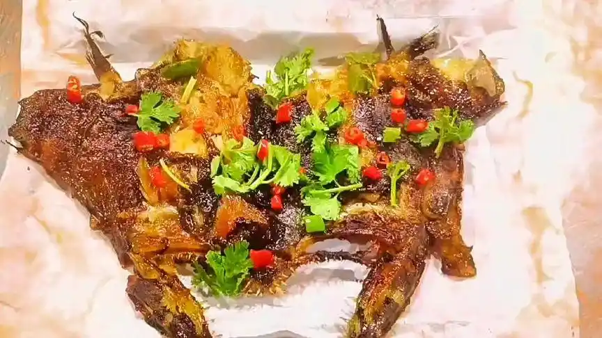 上热门 如果你想吃它,那就学他-特色碳烤碟鱼头#特色烧烤