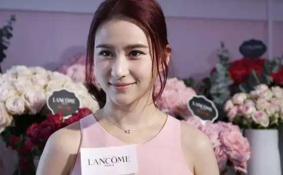 赌王4大美貌女儿命运大不同:一个疯一个离,一个恋爱,一个学霸