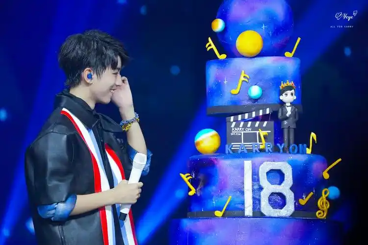 王俊凯 十八岁的生日蛋糕