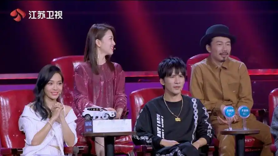 蒙面唱将猜猜猜#蒙面的舞台真的是大神倍出. 来自现场微音乐 - 尾博