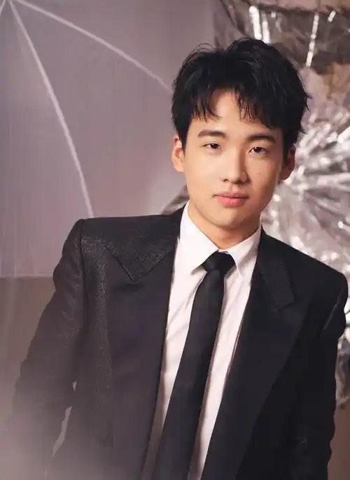 郭麒麟约会美女郭德纲喜提儿媳网友女的显老