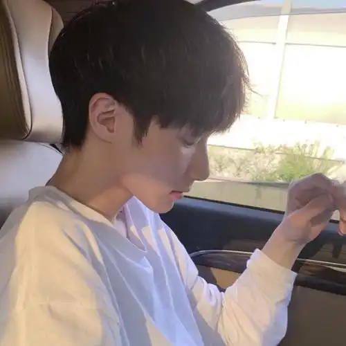 2020最火好看的帅气男生头像