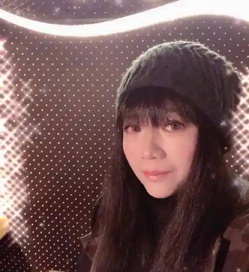 近日,50岁曾哲贞的近照被曝光.