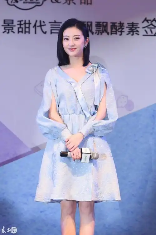 景甜代言爱飘飘活动笑容力量满分皮肤白皙状态不错哦