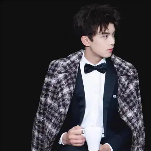 帅气男明星吴磊头像图片