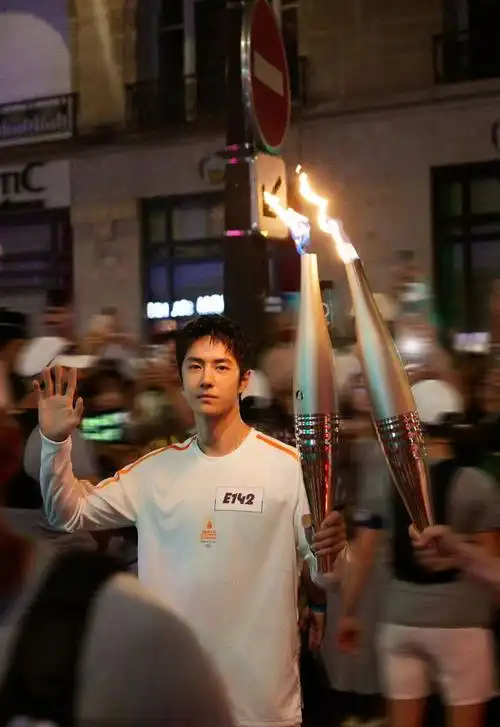 [新闻]240821 王一博新歌《天高海阔》点燃青春活力,激励青少年投身