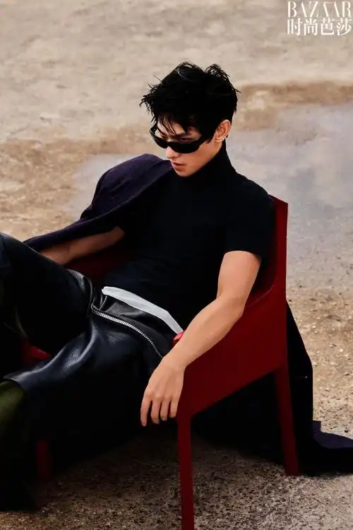 杨洋最新大片(杨洋红色衬衣时尚杂志) | 刀哥爱八卦