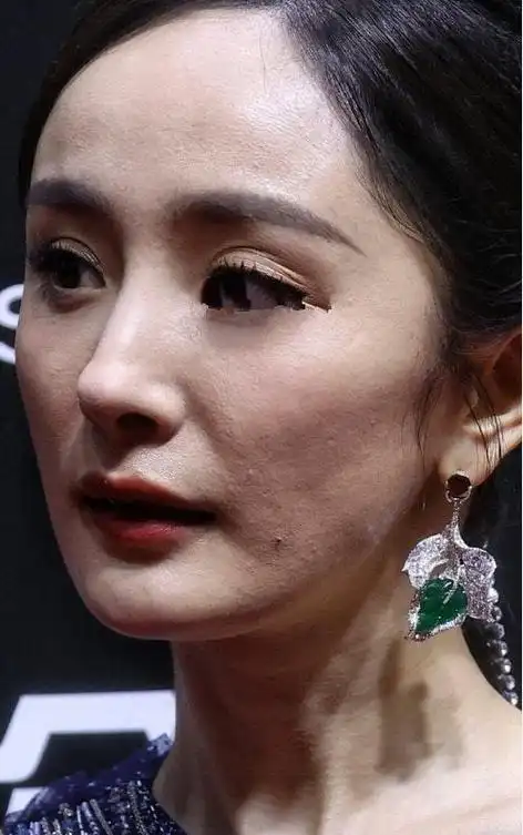 油腻爆痘皱纹14位女星未修生图曝光个个颠覆你的想象