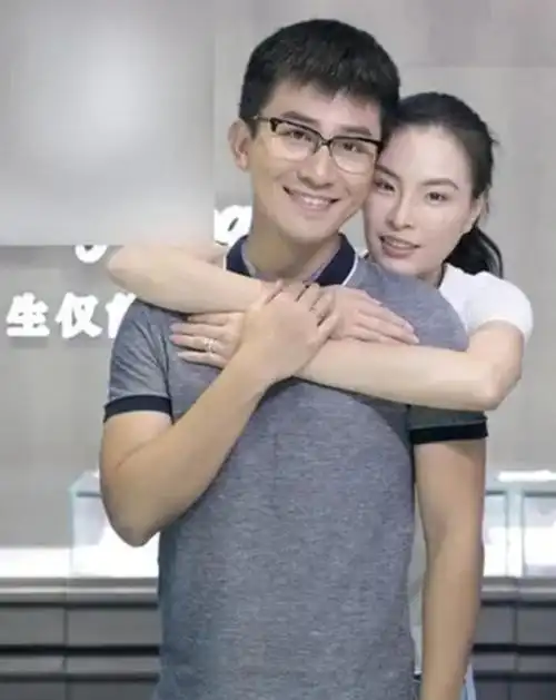 奥运5金得主,拒绝霍启山嫁给解说员,吴敏霞过得怎么样?