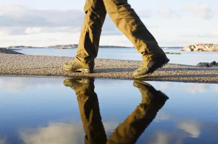 西方人,一个人,走,横图,室内,特写,白天,侧面,毛