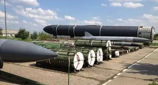 3000多个战略核武器,130个ss-19发射井,46个ss-24洲际弹道导弹发射井