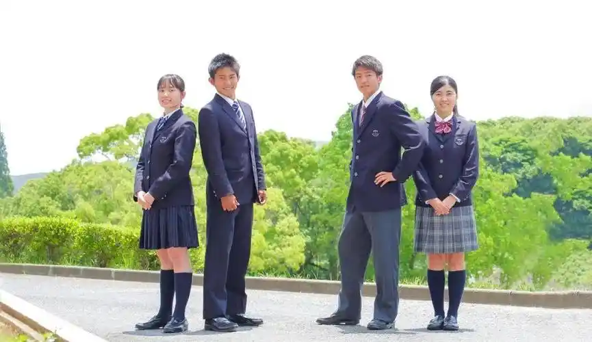 高中生赴日生活守则_日本_出勤率_校服