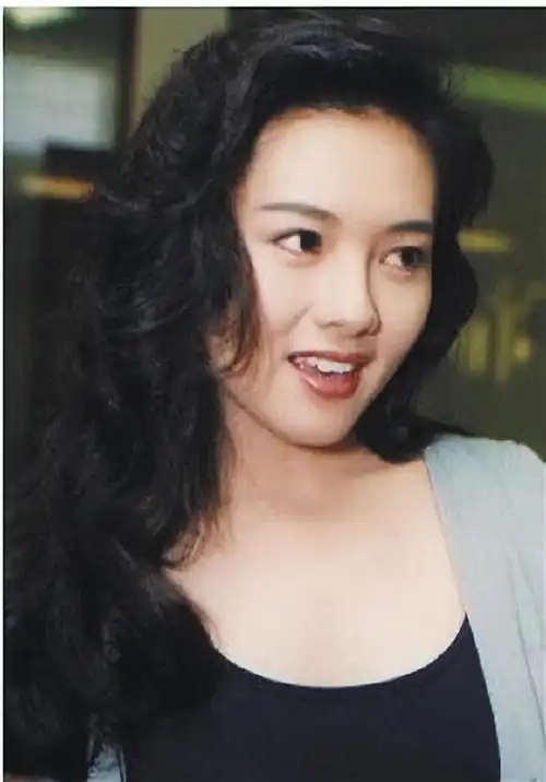 她曾是青春玉女,却接拍情色电影毁誉参半