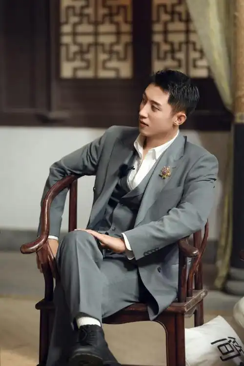 黄景瑜极限挑战民国风剧照