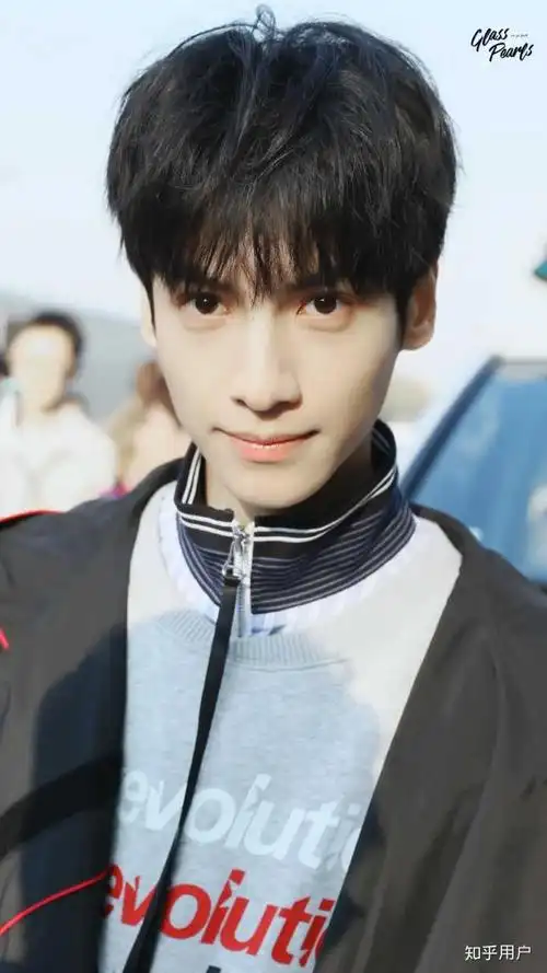 如何评价罗云熙的颜?