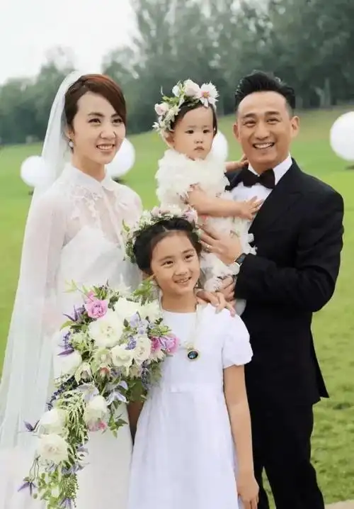 原创一身爹味不爱惜羽毛黄磊中年危机虽迟但到