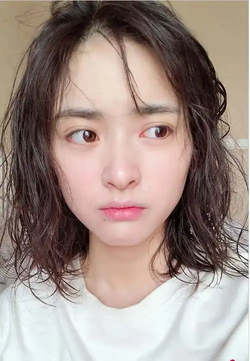 沈月太真实脸都不洗就敢自拍素颜状态比郑爽还美