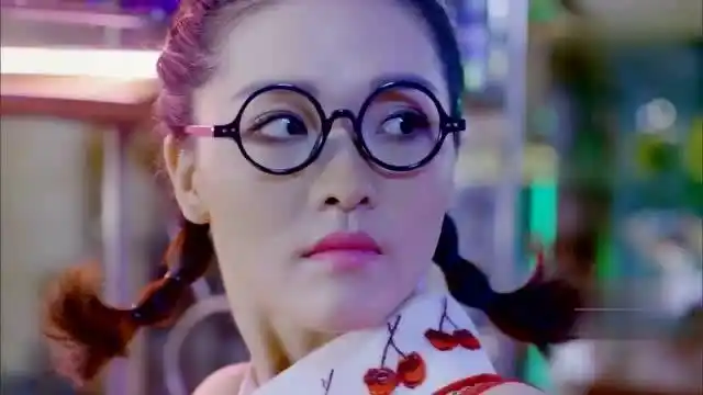 麻辣变形计:粉红豹借机偷房卡,却被人抓住,吓完了