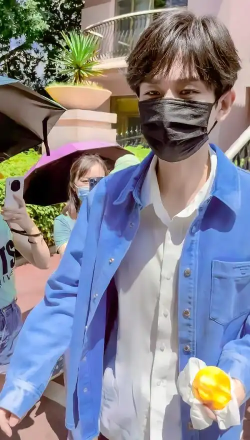 这浓密腿毛"女团腿"谁见谁迷糊  是少年感满满的淇淇子呀    #成毅