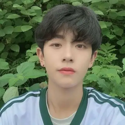 帅气可爱男孩子头像世间一切皆可努力唯独相爱全凭运气676767