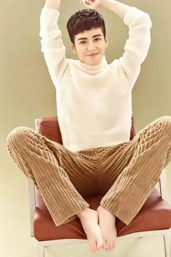 曾舜晞首登大刊封面鲜漾少年暖萌男友力爆棚