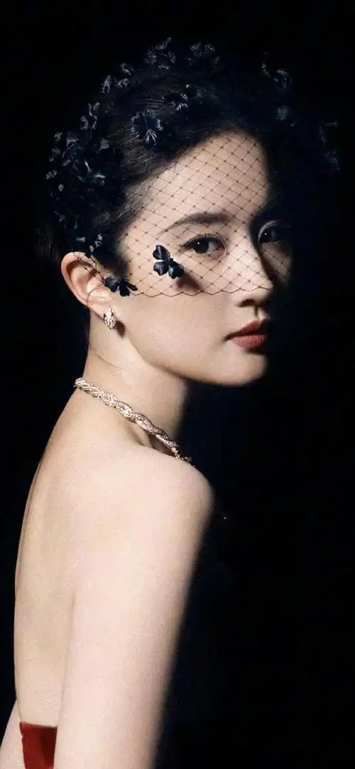 刘亦菲##双面刘亦菲芭莎封面大片##刘亦菲时尚芭莎4月刊封面