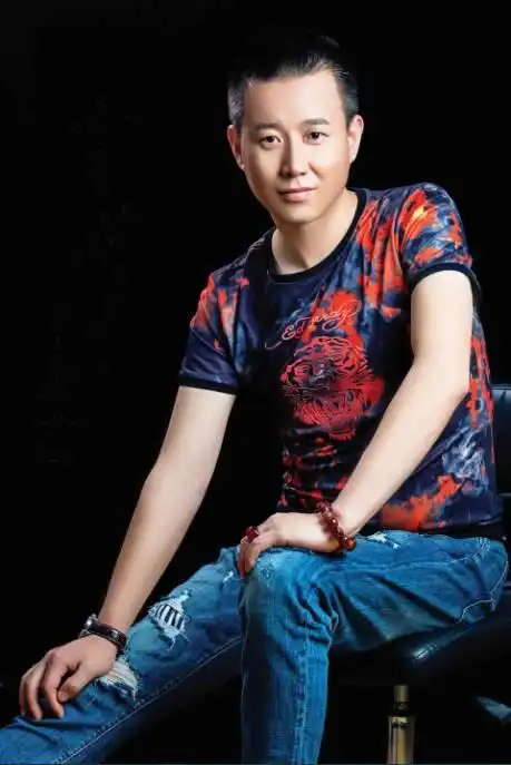 歌手刘建东的个人资料 陕北歌手刘建东简历 - 歌词译