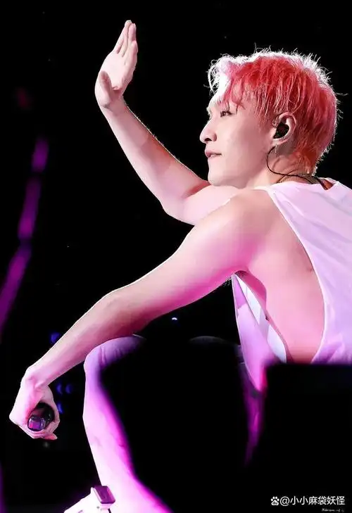 7月25日张艺兴工作室宣发了张艺兴2023「大航海·无远弗届」巡回演唱