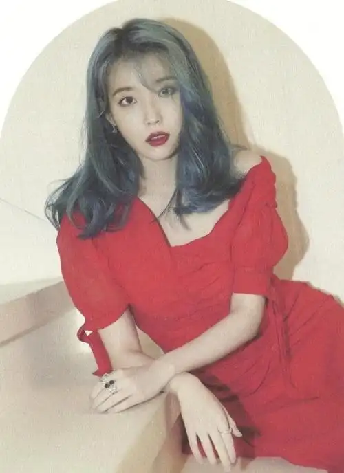 iu李智恩:紫灰色的头发真的很像小精灵,好美
