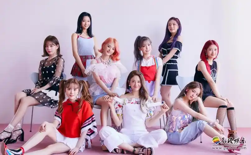 fromis_9是哪年出道的韩国女团?组合由几名成员组成?该团是怎样风格?