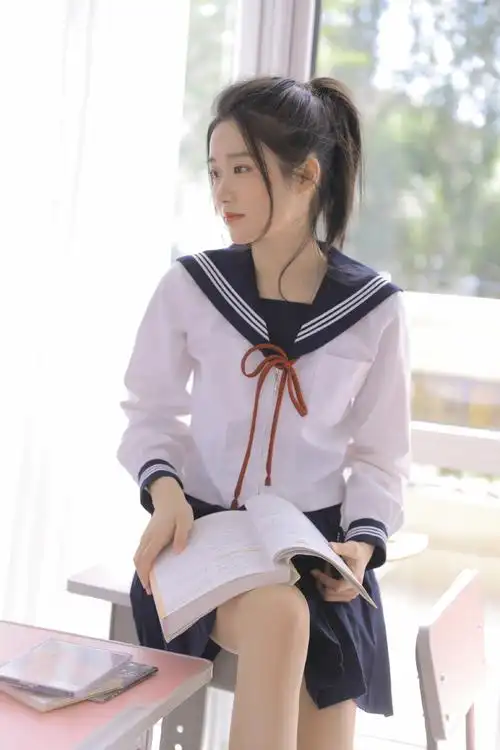 教室美女学生妹性感撩人制服写真高清jk制服美女图片写真