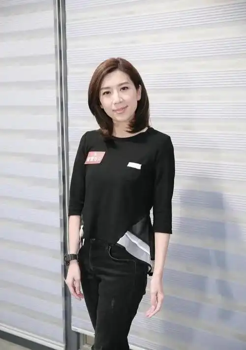 黄智雯知性美女