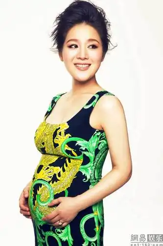 王碧儿孕期曝大肚写真