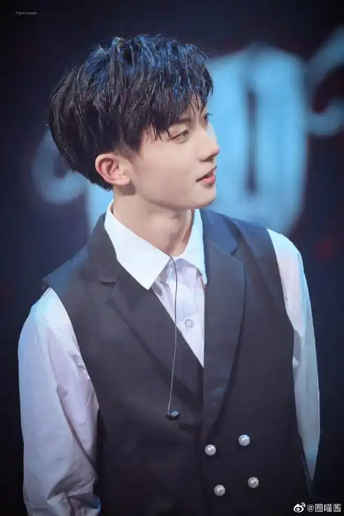 马嘉祺侧颜#这个侧脸也真的是太优越了吧,完美的侧颜呀,真的是绝了