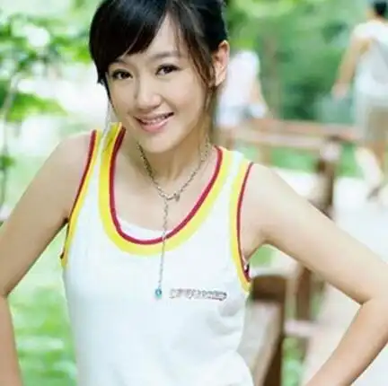 图薛佳凝哈妹粉红女郎图片元气满满低调恋爱高调工作显独立