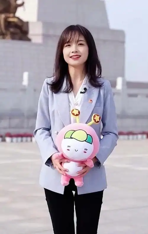 了解一下"央视最美女记者" —王冰冰