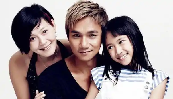 老婆穿百元衣,学霸女儿身材窈窕似混血|骆达华|学霸|卢燕_新浪新闻