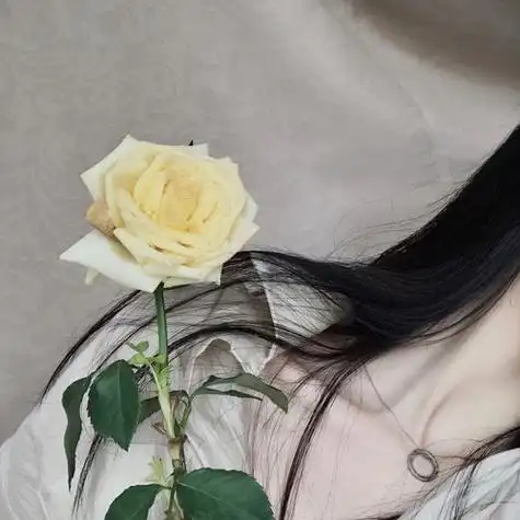 霸气头像女生超拽冷酷拿花 霸气头像图片大全 -【爱个性】