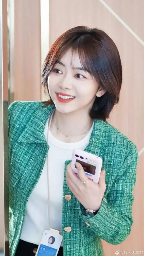 谭松韵主演的新剧《你比星光美丽》端午物料,纪星宝宝可爱捏.