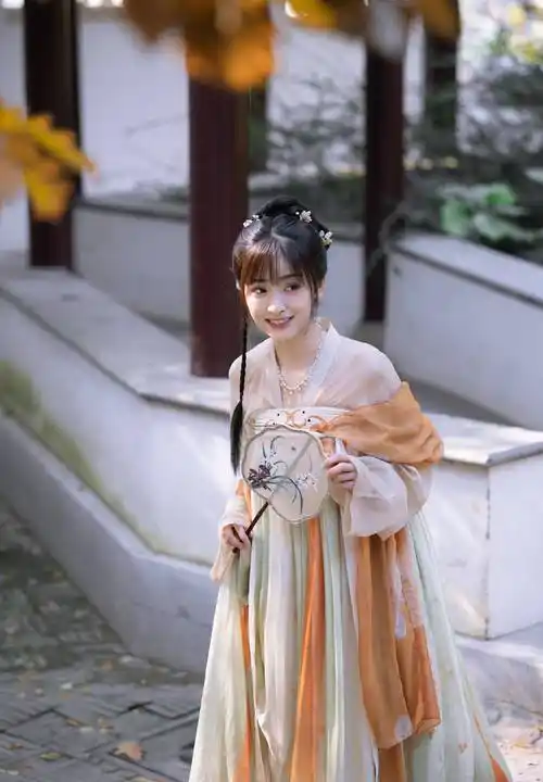 但她这身汉服写真,还是穿出了浓烈的古风_沈月_网友_古装戏