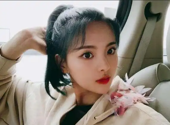 适合扎马尾的八字刘海