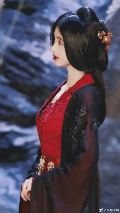 红衣是鞠婧祎的统治区##被鞠婧祎红衣硬控到了