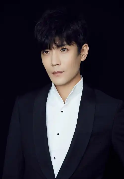 季晨(中国内地男演员)_尚可名片