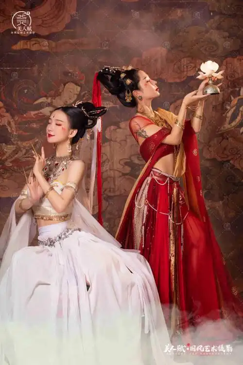 敦煌飞天闺蜜成对快乐加倍