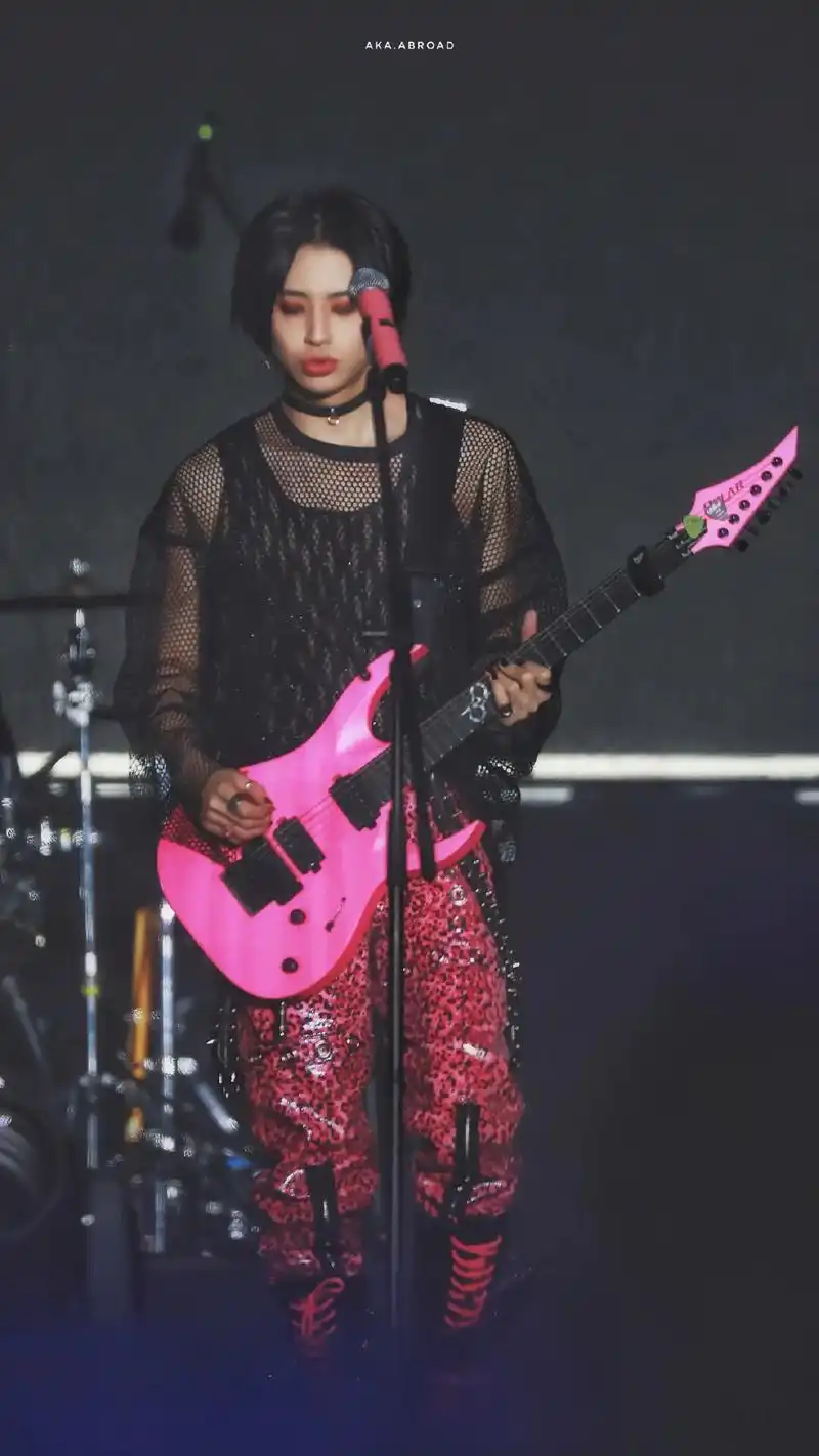 小鬼王琳凯 #国潮音乐节小鬼 #音乐现场 注意休息,我永远 - 抖音