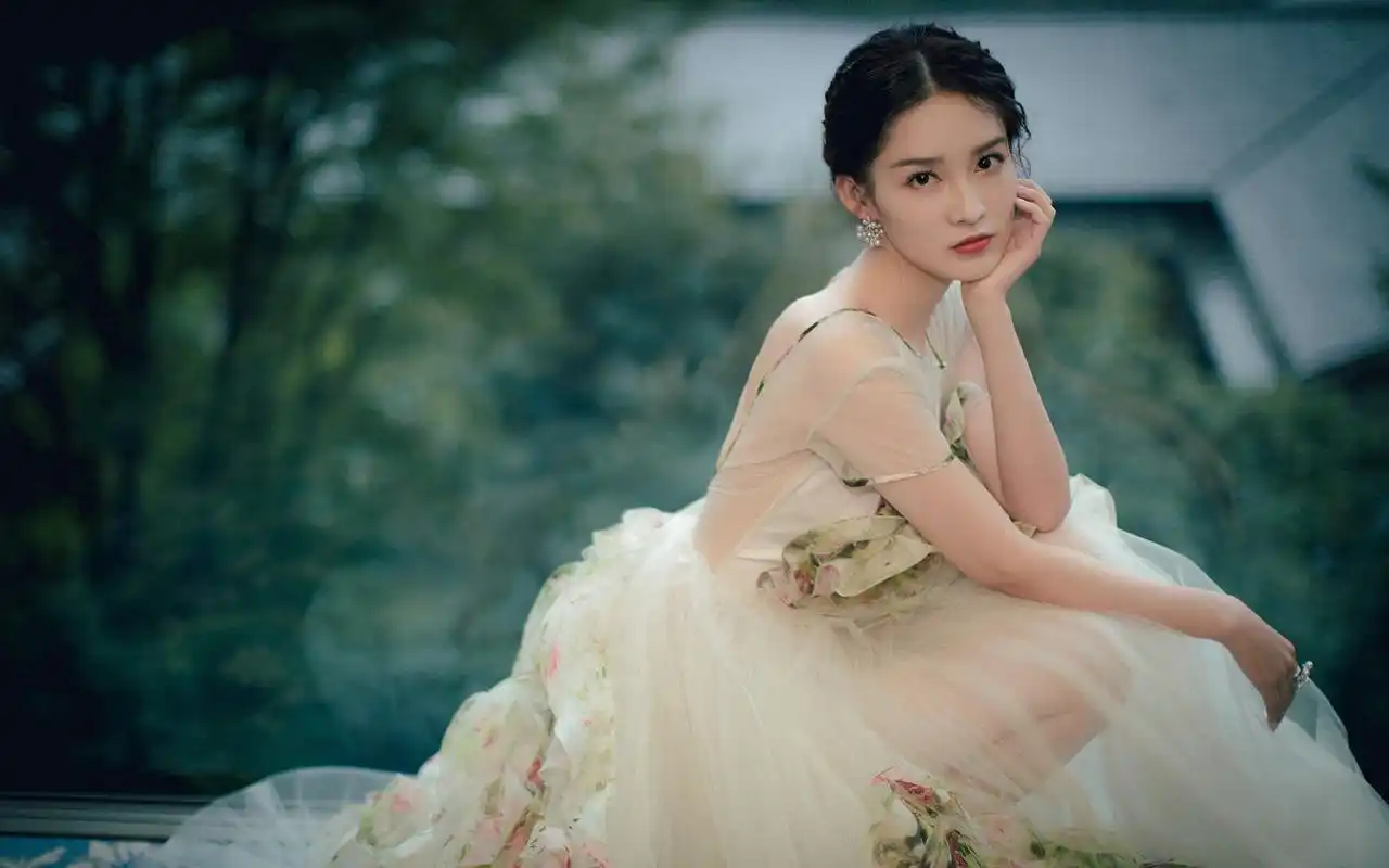 李沁纱裙仙气高清桌面壁纸.欢迎继续关注美桌网win4000.